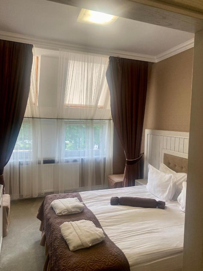 Boutique Hotel Deluxe Kamjanets-Podilskyj Exteriör bild