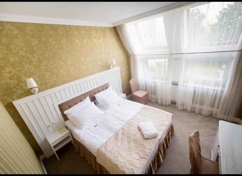 Boutique Hotel Deluxe Kamjanets-Podilskyj Exteriör bild