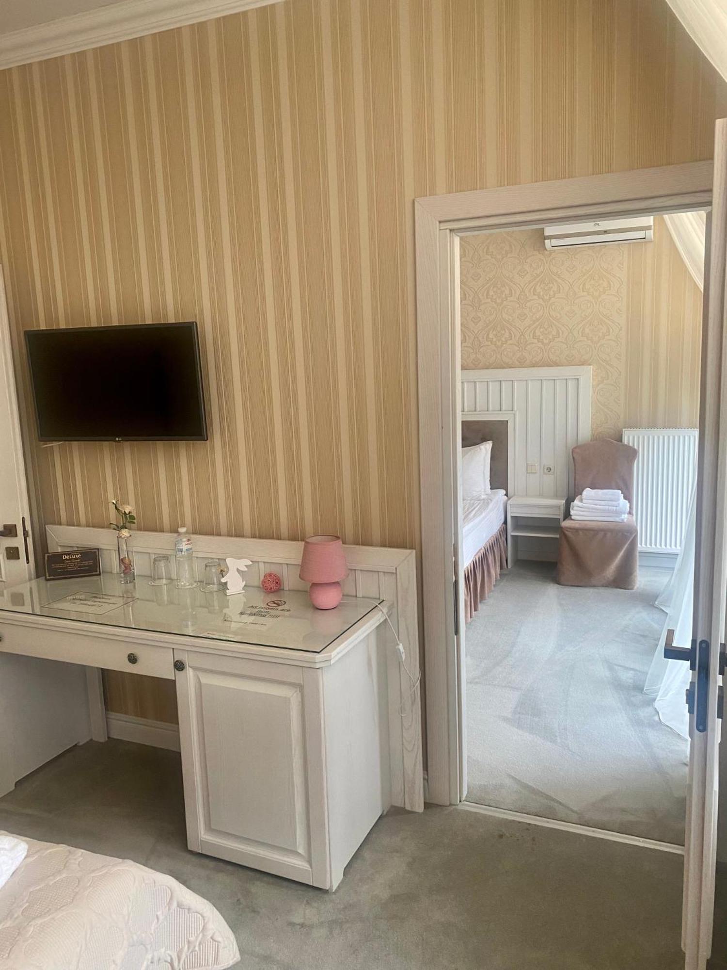 Boutique Hotel Deluxe Kamjanets-Podilskyj Exteriör bild