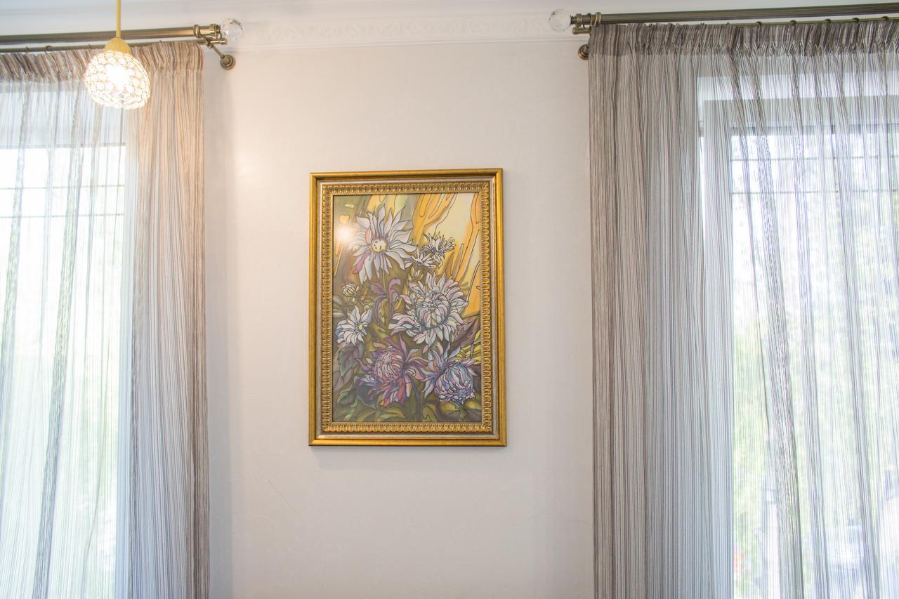 Boutique Hotel Deluxe Kamjanets-Podilskyj Exteriör bild